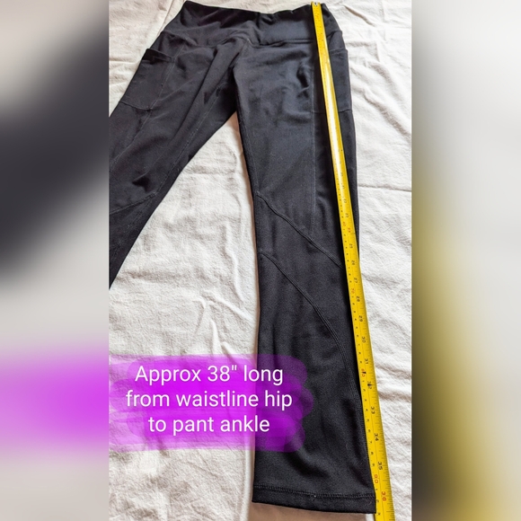 Along Fit size Med ladies, EUC black yoga leggings with pockets! - Picture 8 of 14